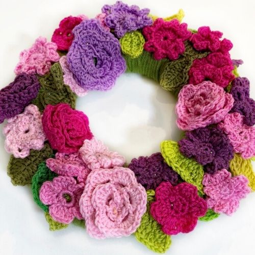 Learn how to crochet this 3d crochet ring made of crocheted flowers